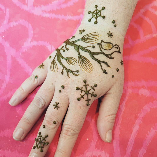 How to Host a Cozy Henna Party This Holiday Season