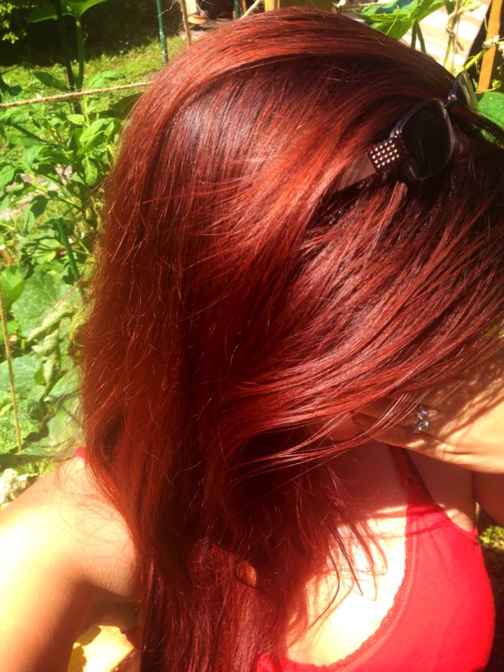 Gorgeous shade or bright red from natural henna hair dye.