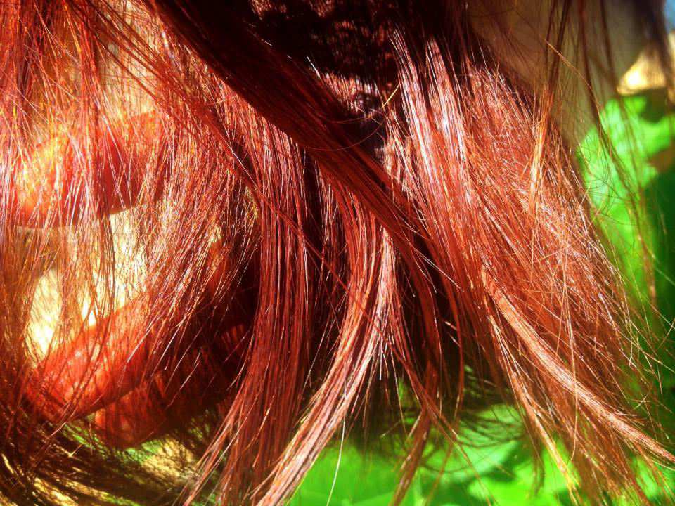 Bright red hair from henna to naturally dye the hair