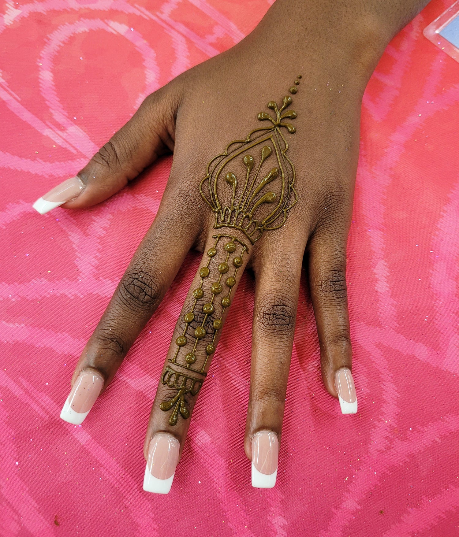 Simple henna design on the middle finger with really fresh still wet henna.